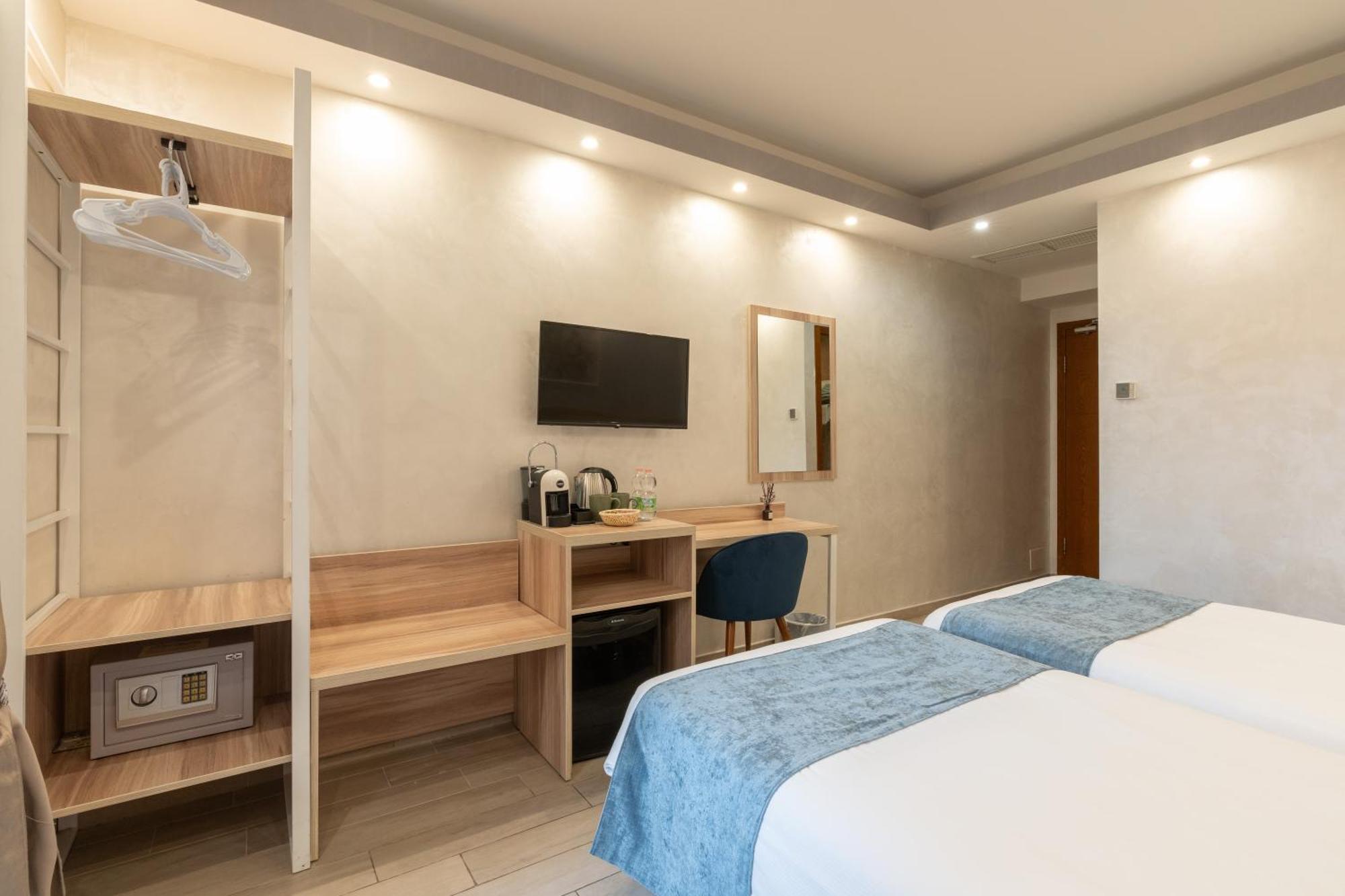 Drago D'Oro Guesthouse - Accross From Metro Vittorio Emanuele מראה חיצוני תמונה