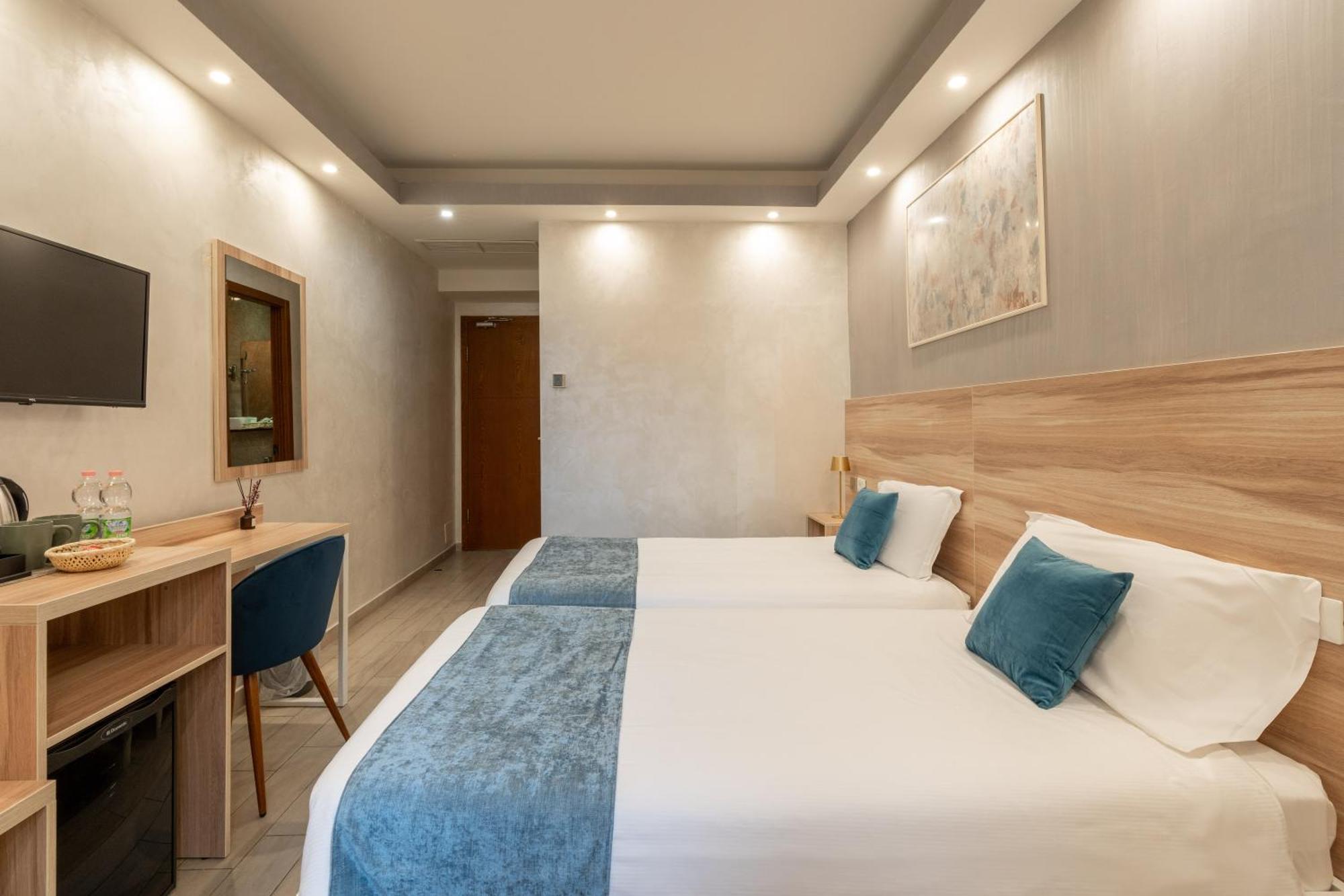 Drago D'Oro Guesthouse - Accross From Metro Vittorio Emanuele מראה חיצוני תמונה