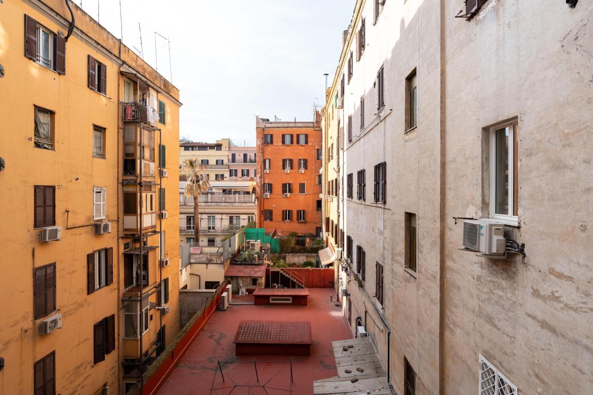 Drago D'Oro Guesthouse - Accross From Metro Vittorio Emanuele מראה חיצוני תמונה