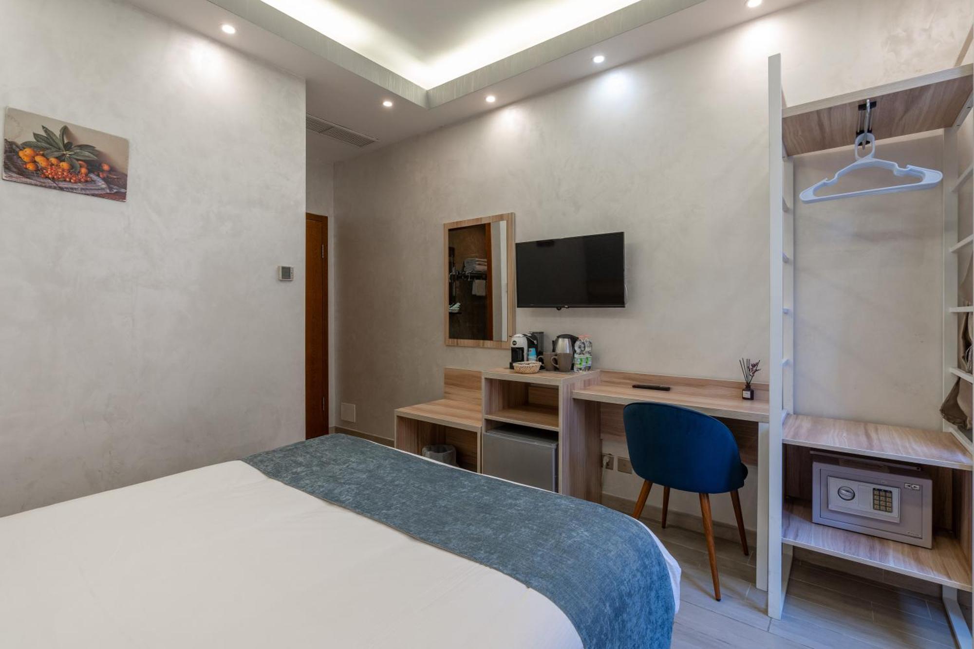 Drago D'Oro Guesthouse - Accross From Metro Vittorio Emanuele מראה חיצוני תמונה