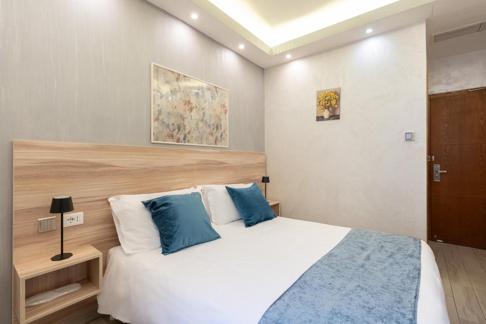 Drago D'Oro Guesthouse - Accross From Metro Vittorio Emanuele מראה חיצוני תמונה